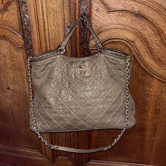 Chanel CC Sea Hit Tote Quilted Iridescent Calfskin Large - Picture 11 of 16